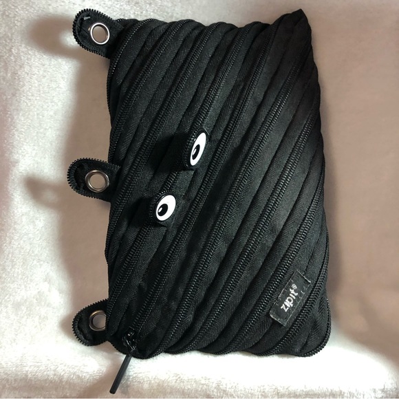 FINAL SALE- LEAVING CLOSET- NO FURTHER DISCOUNTS - Picture 4 of 9